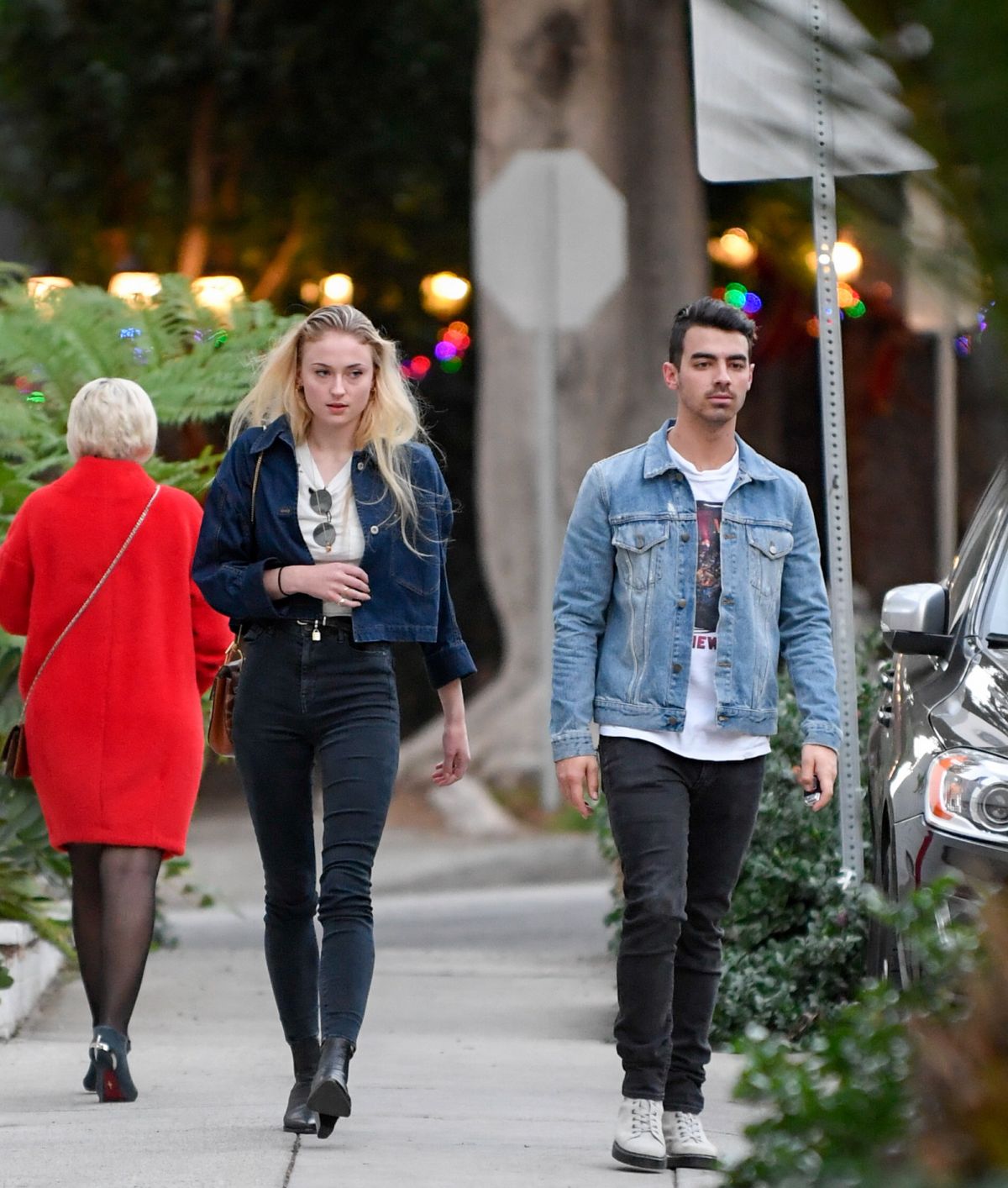 sophie-turner-and-joe-jonas-out-in-beverly-hills-11-29-2016 7