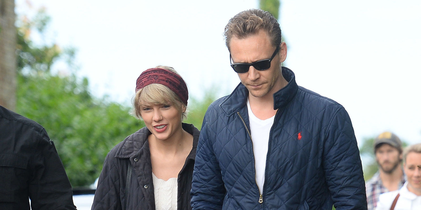 landscape-1467020900-taylor-swift-tom-hiddleston-country-walk-2