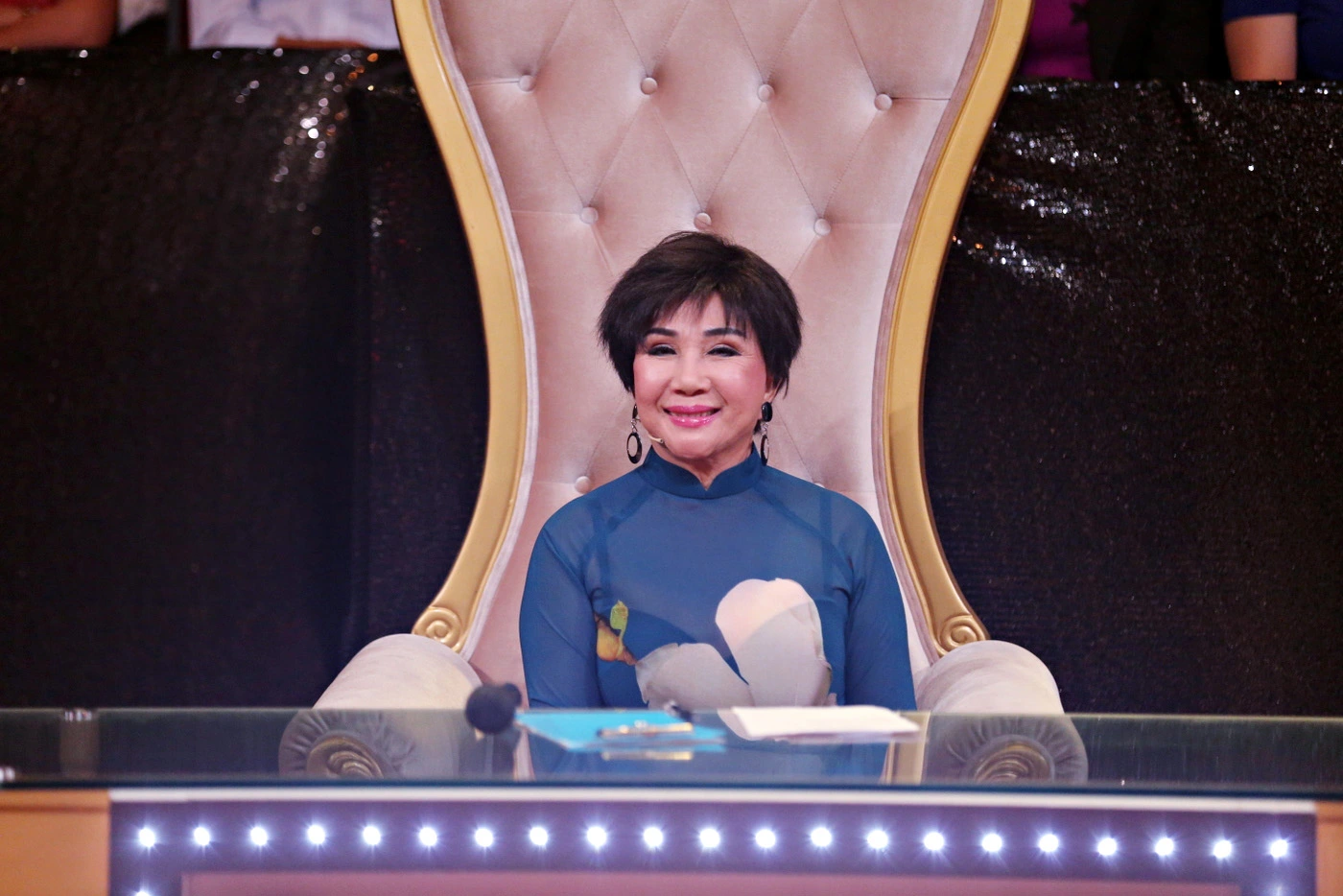 12.Giam khao Le Thu 1