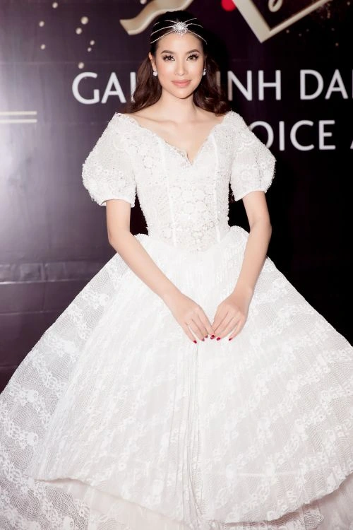 Hoa hau Pham Huong 3