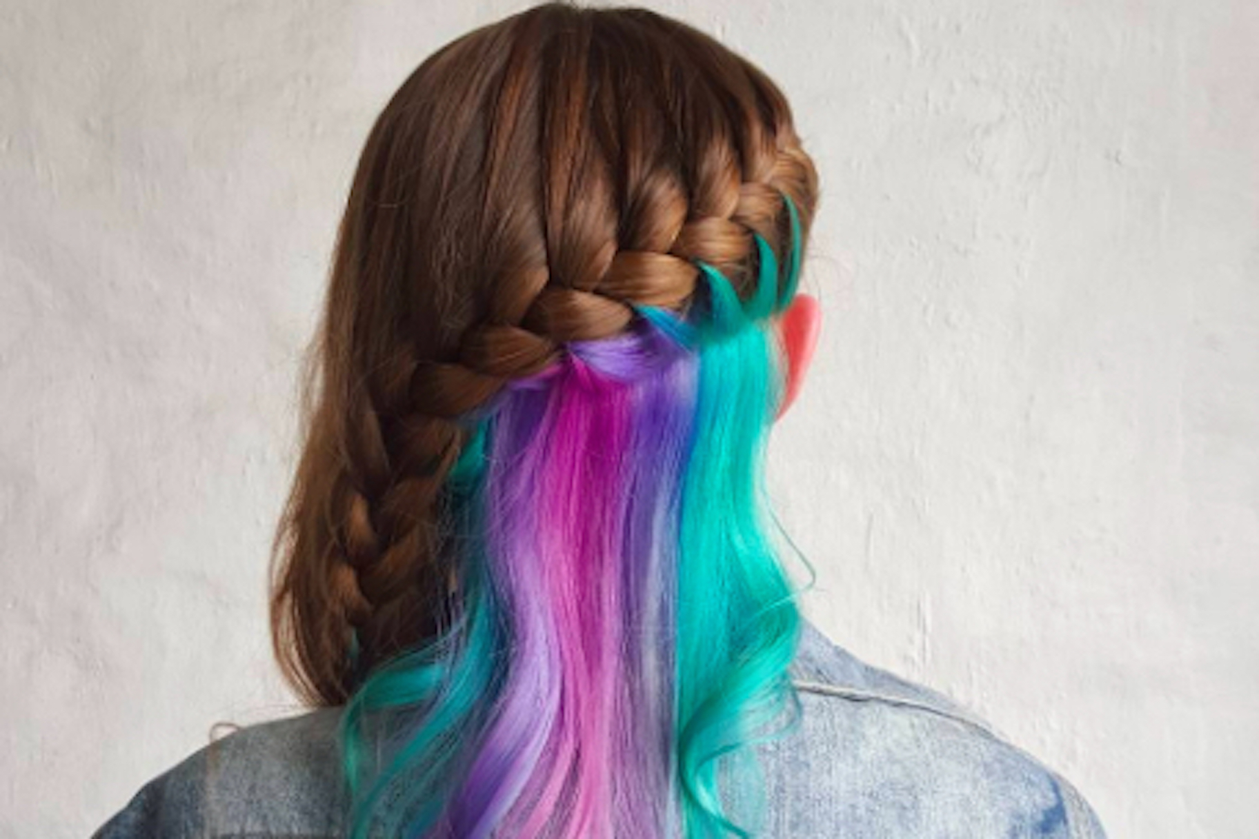Скрытое окрашивание волос блонд и синий. Разноцветное окрашивание волос. Hide color. Скрытое окрашивание. Краска рейнбоу рейнбоу для волос.