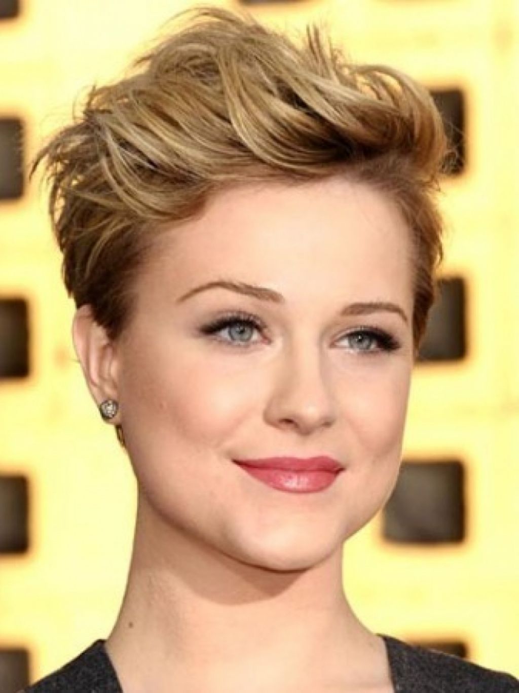 pixie-haircut-round-face-hairstyle-for-women-5552efb439958