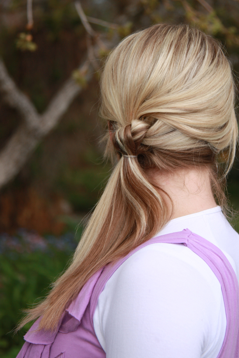 creative-kontted-ponytail-hairstyle