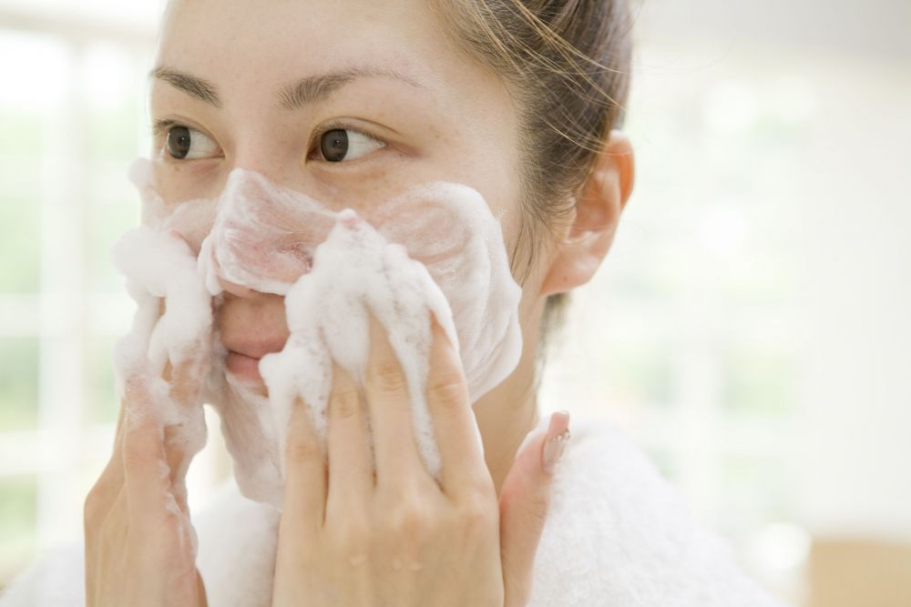 expert-face-cleansing-tips-56a085e73df78cafdaa26c84