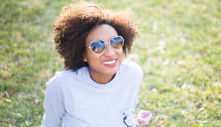 woman with big sunglasses on