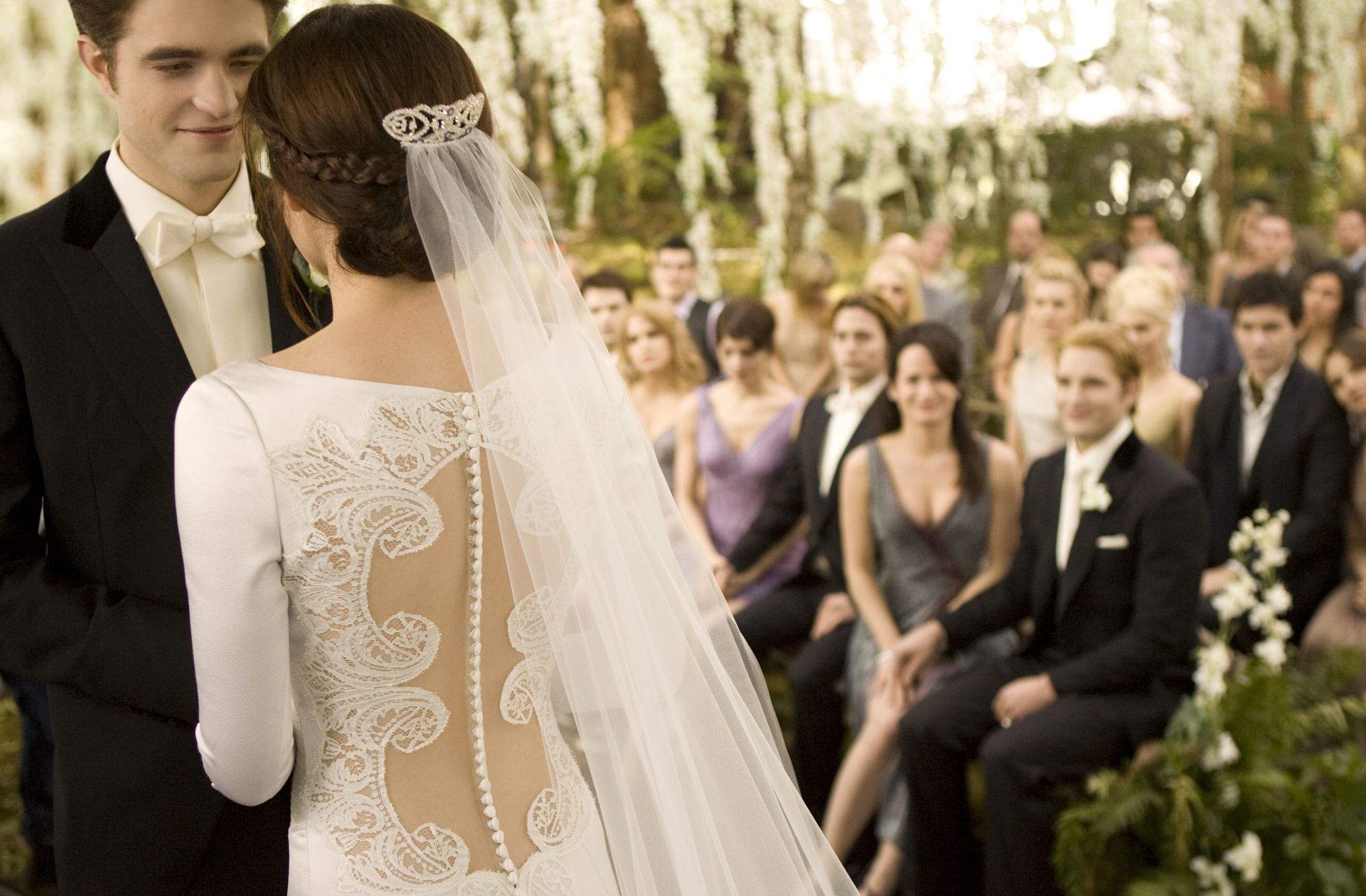Twilight-Breaking-Dawn-Wedding-Dress-Kristen-Stewart-8