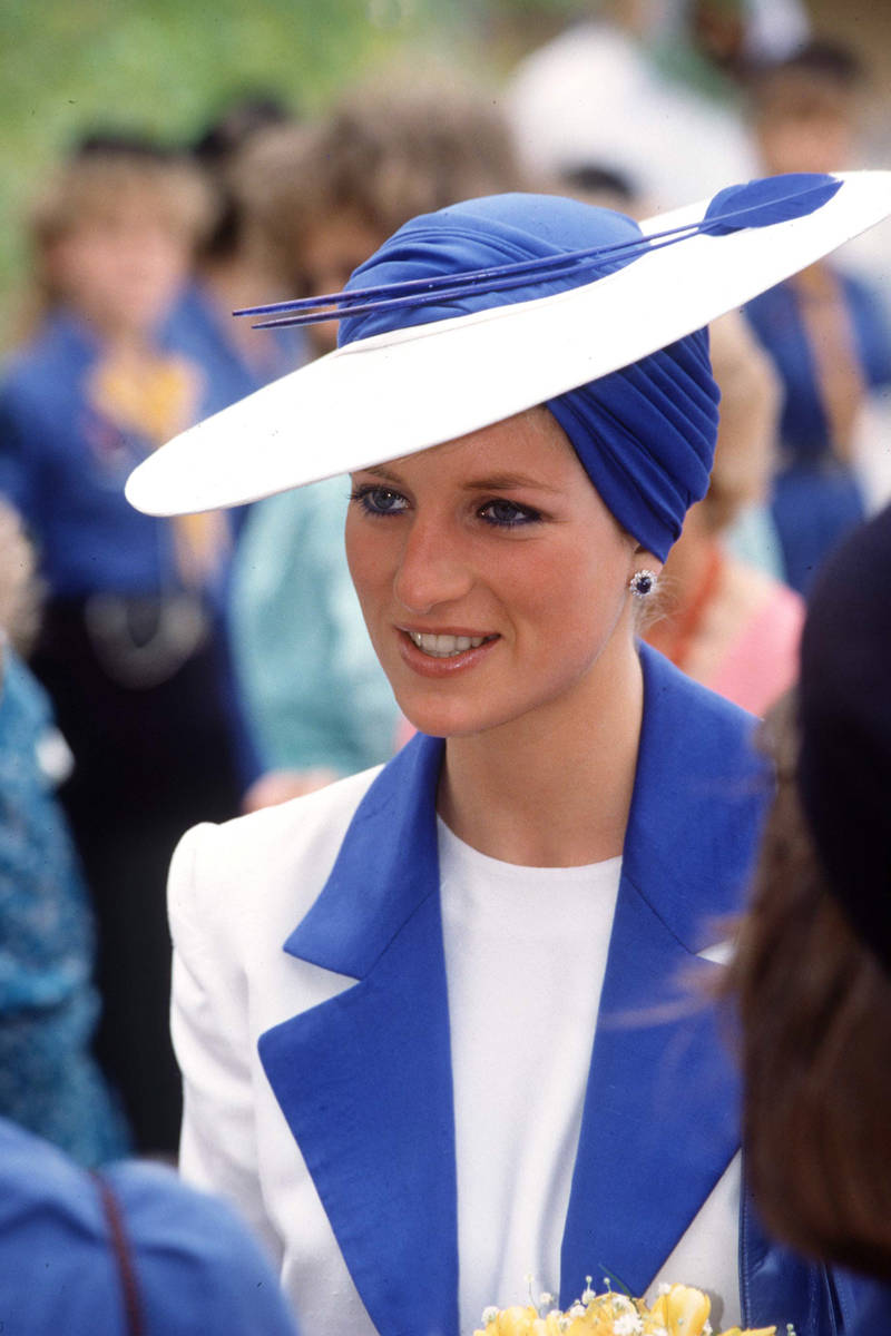 54aa6ecee3567 - elle-04-princess-diana-xln