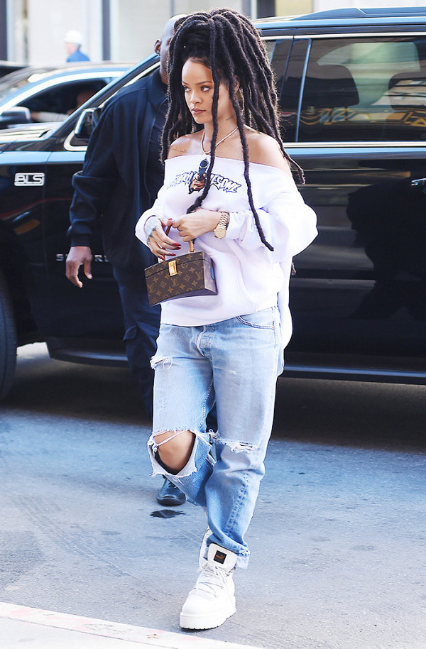 the-bag-rihanna-is-obviously-obsessed-with-1948742-1477086858.600x0c
