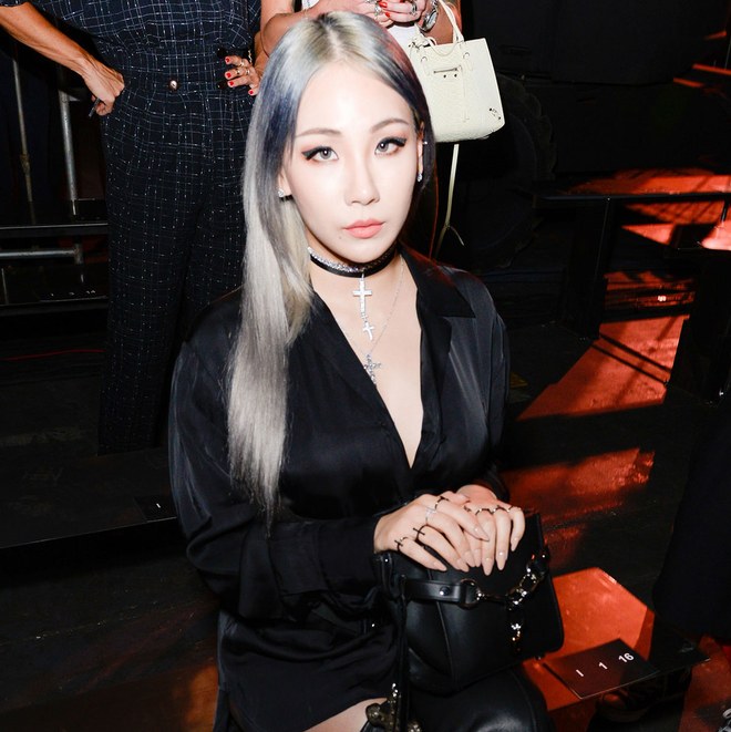 square-holding-front-row-wang-cl