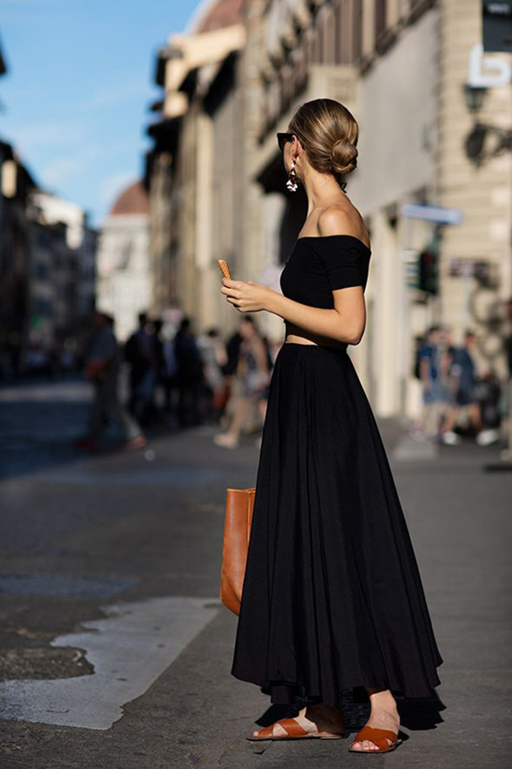 Style-Minimalism-Trends-Off-The-Shoulder-Looks-002