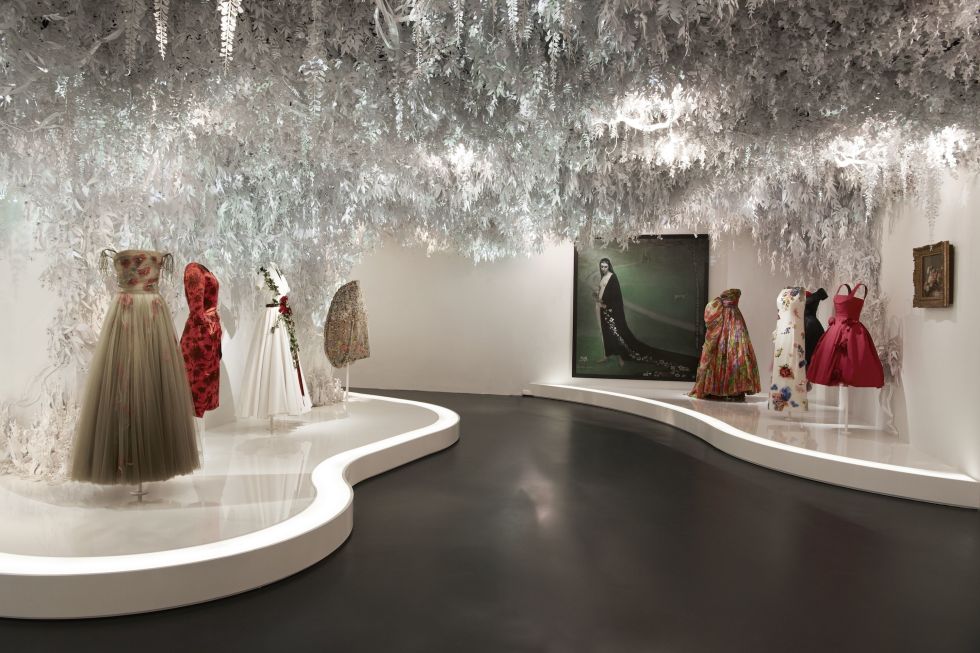 1499275007-christian-dior-designer-of-dreams-scenography-21-cadrien-dirand-1499184885