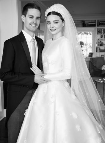 02-miranda-kerr-wedding-dress-evan-spiegel-vogue-august-2017