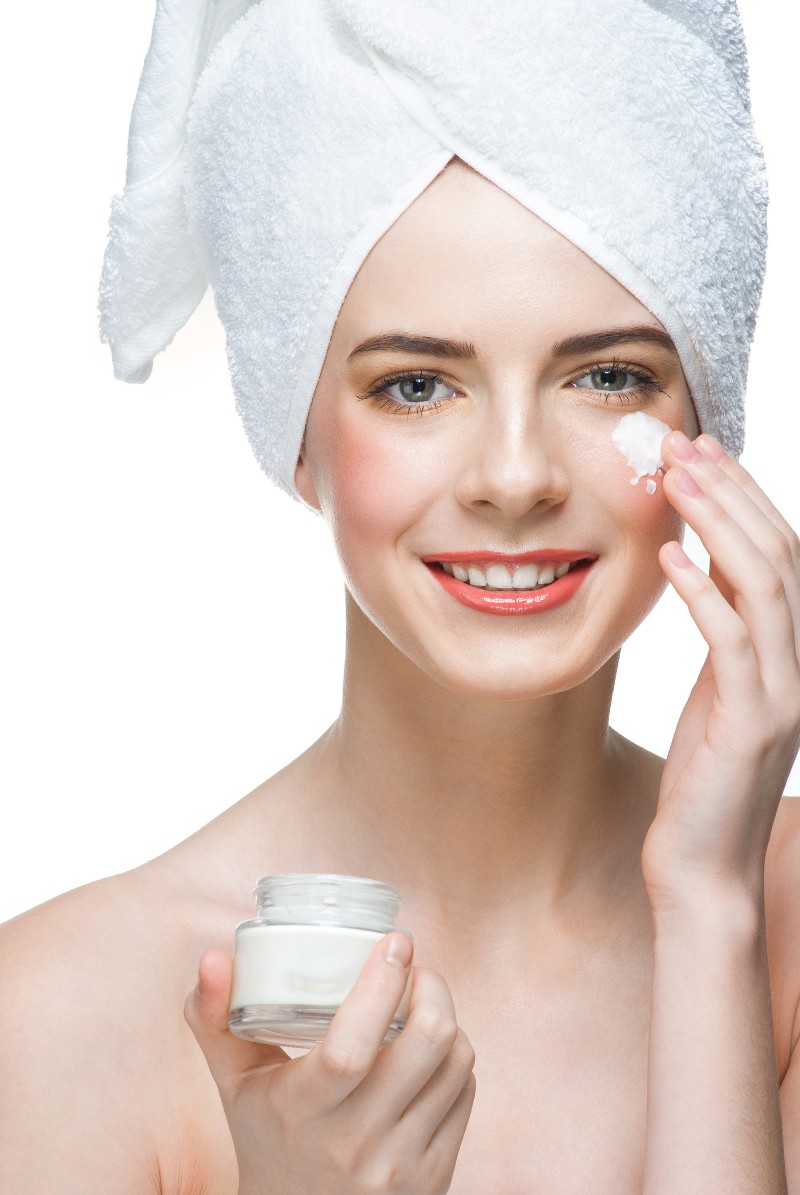beautiful-woman-applying-moisturizing-cream