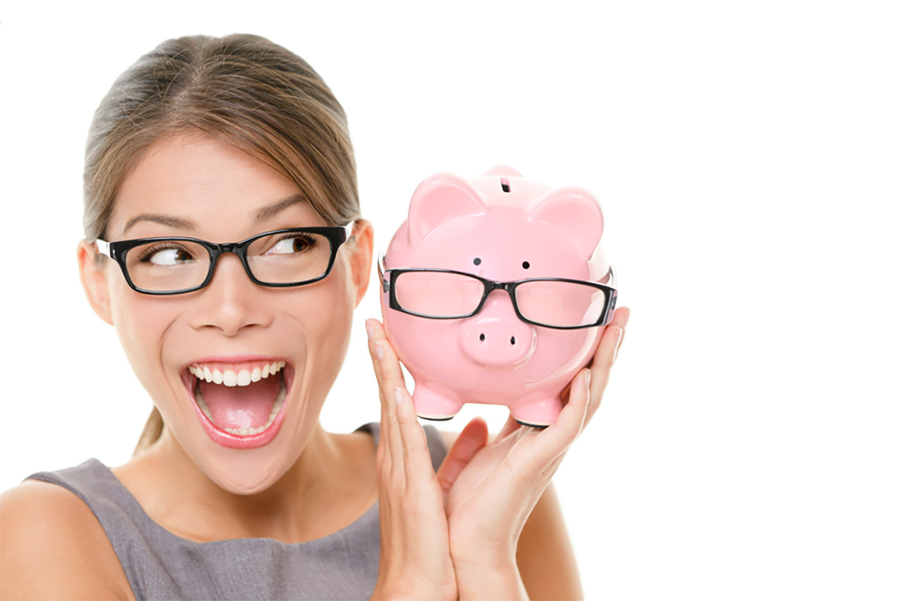 hero-woman-with-piggy-bank