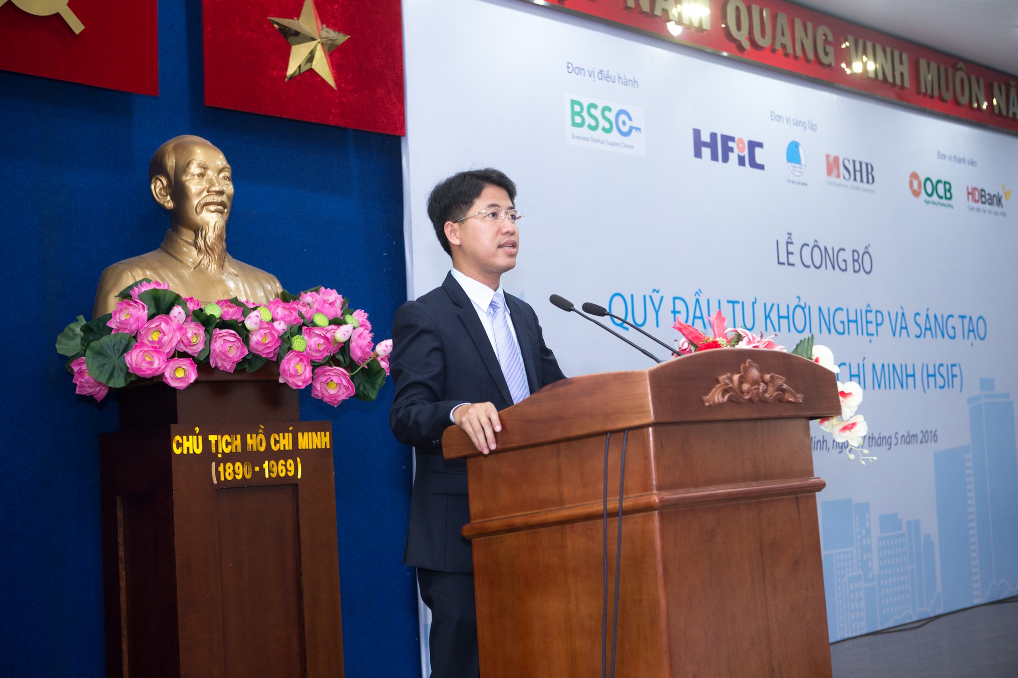 1. &Ocirc;ng Phạm Hồng Sơn