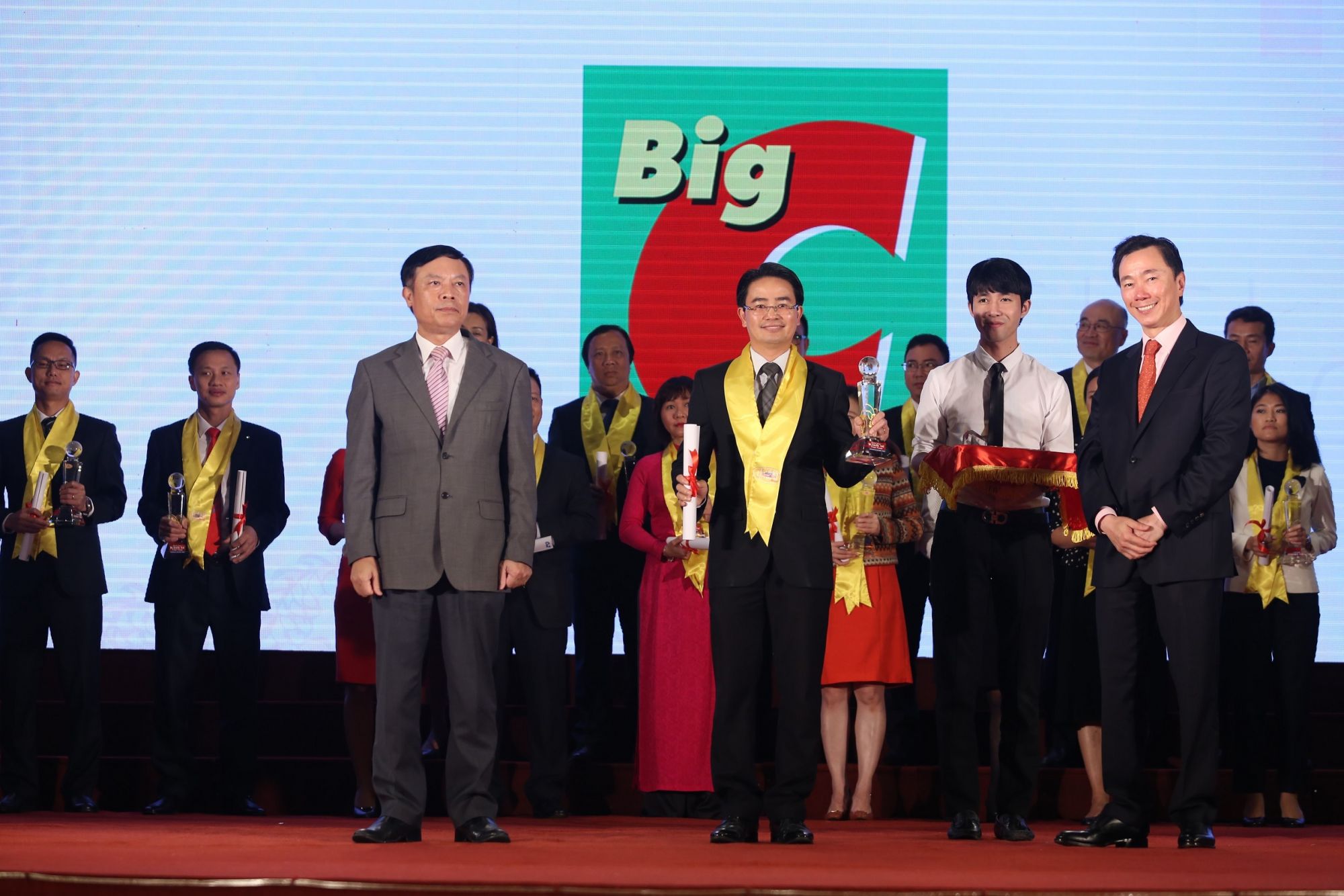 Big C nhan giai thuong Rong vang