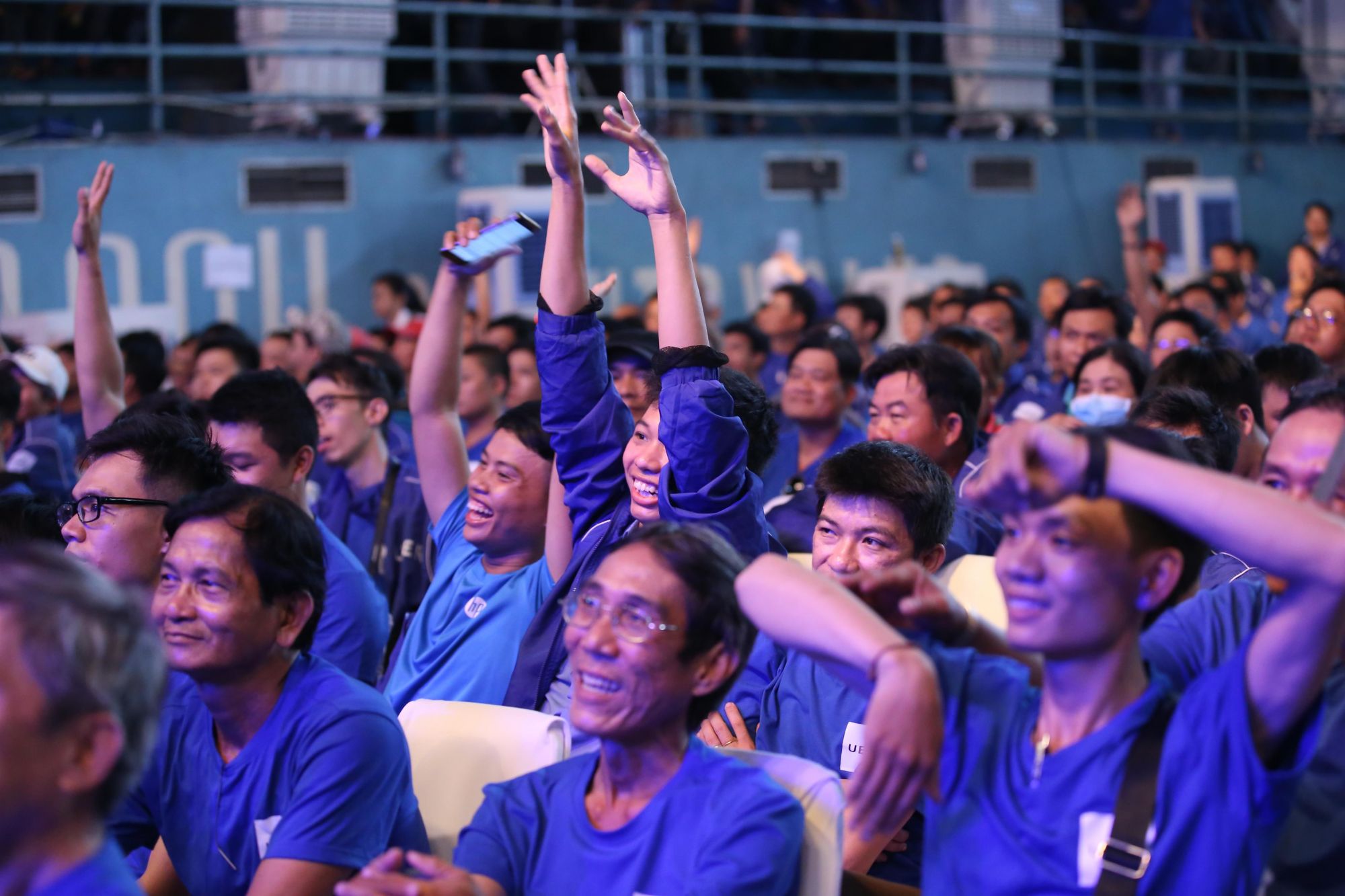 10 - uberMOTO ky niem 1 nam - Khan gia huong ung nong nhiet