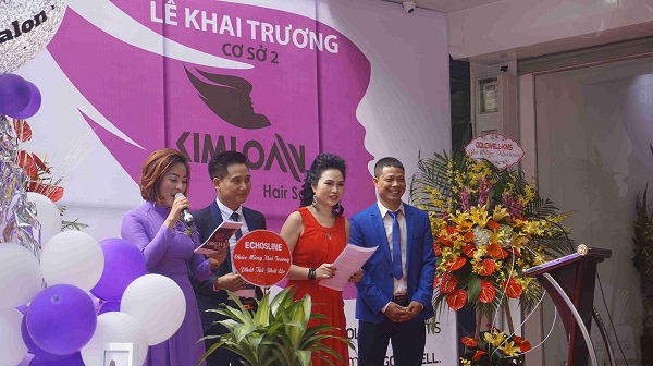 Vợ chồng doanh nh&acirc;n Nguyễn Thắng - Kim Loan trong buổi khai trương  cơ sở 2 tại 79 Giang Văn Minh