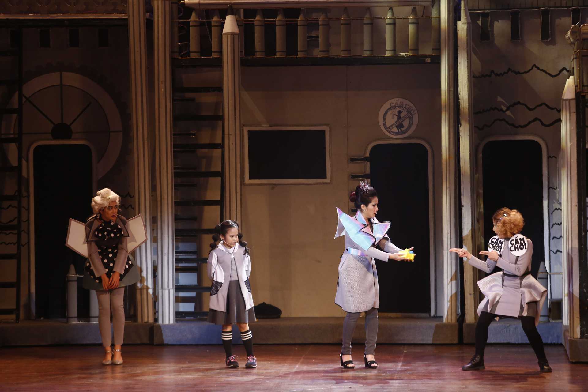 4 Hoc di con khong co choi do choi nua