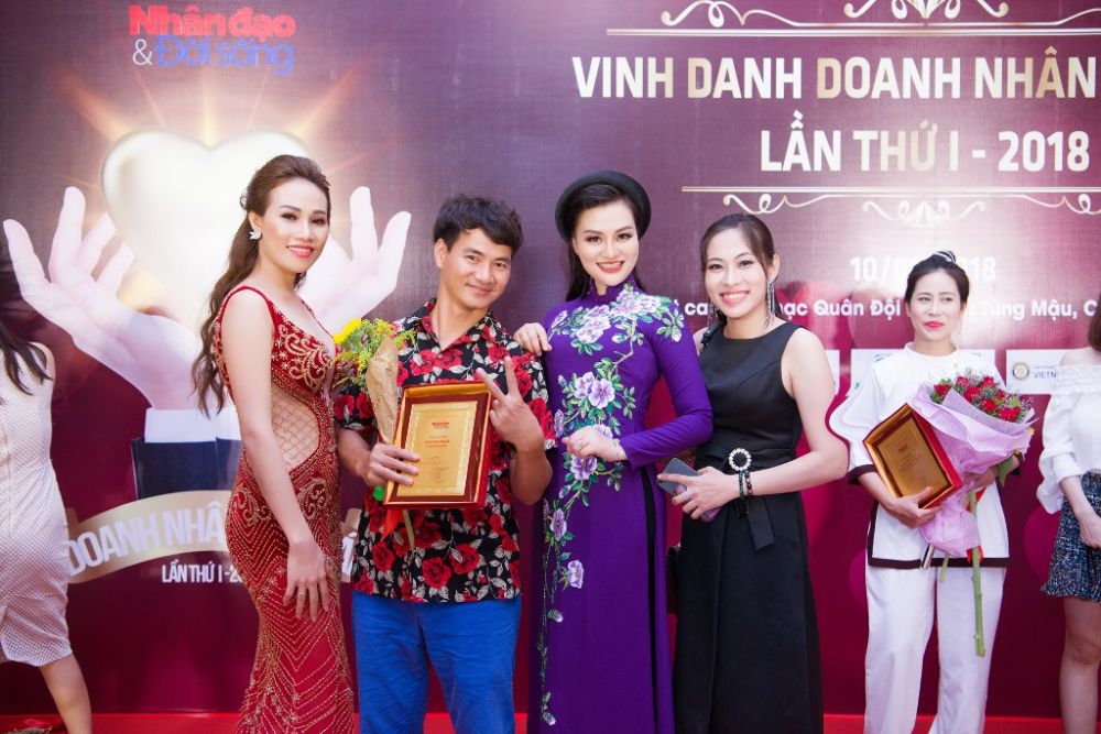 Xuân Bắc v Nhung v Trang v Thư