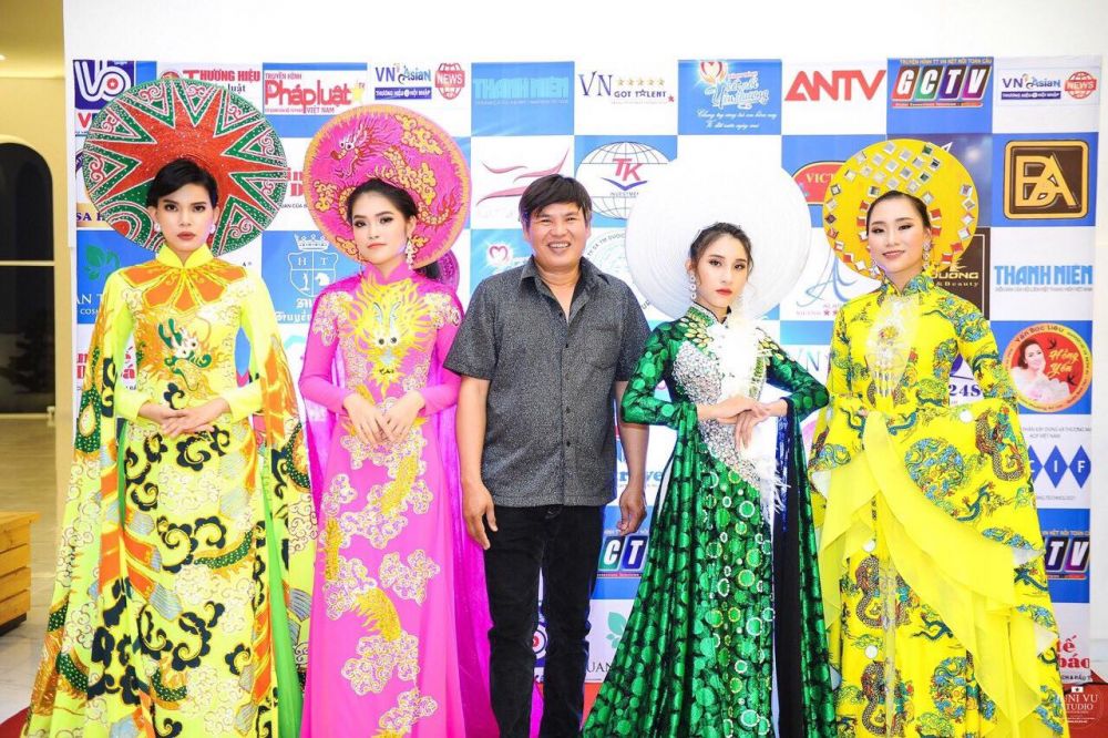 NTK Đức Minh giữa