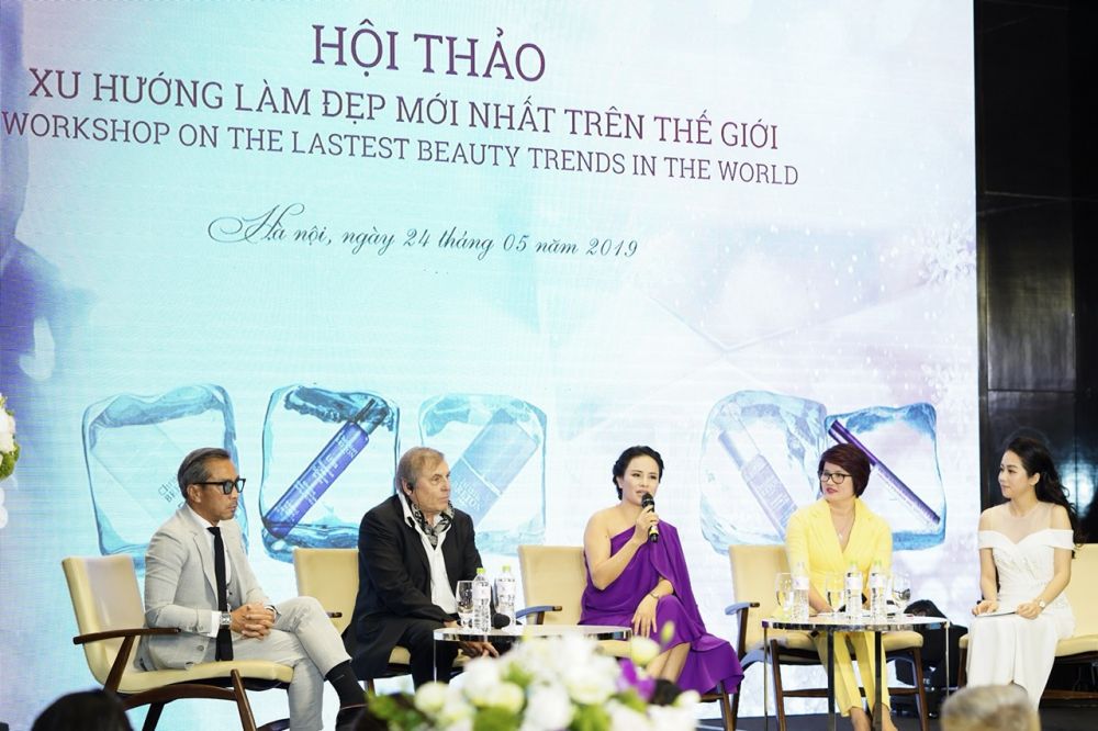 cac khach moi tro chuyen tai hoi thao 2