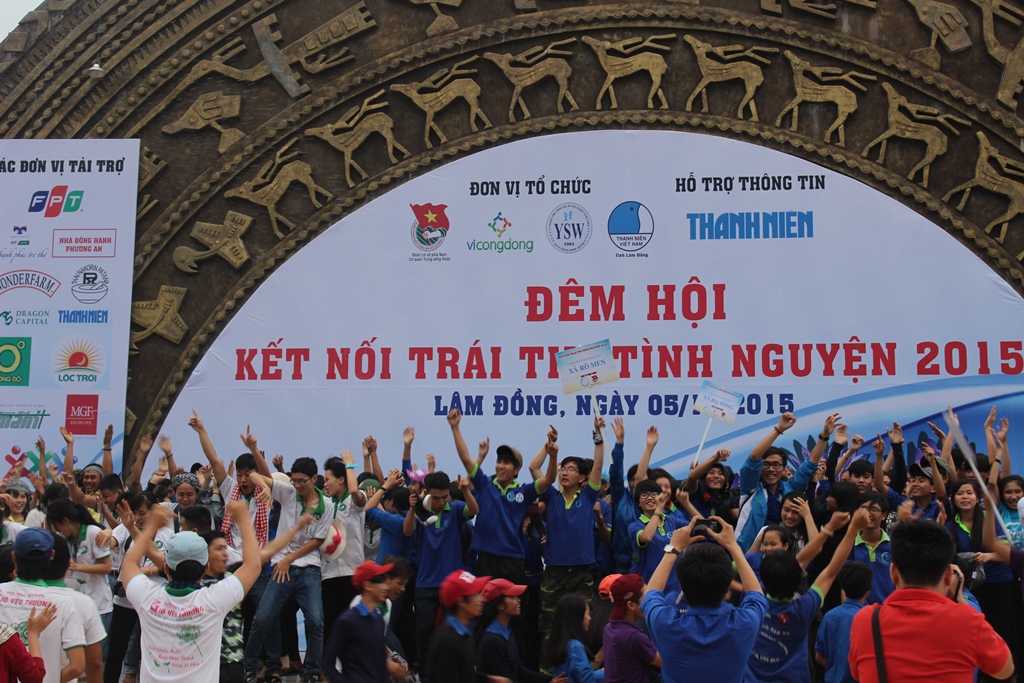 dem hoi van nghe tai huyen Lam Ha