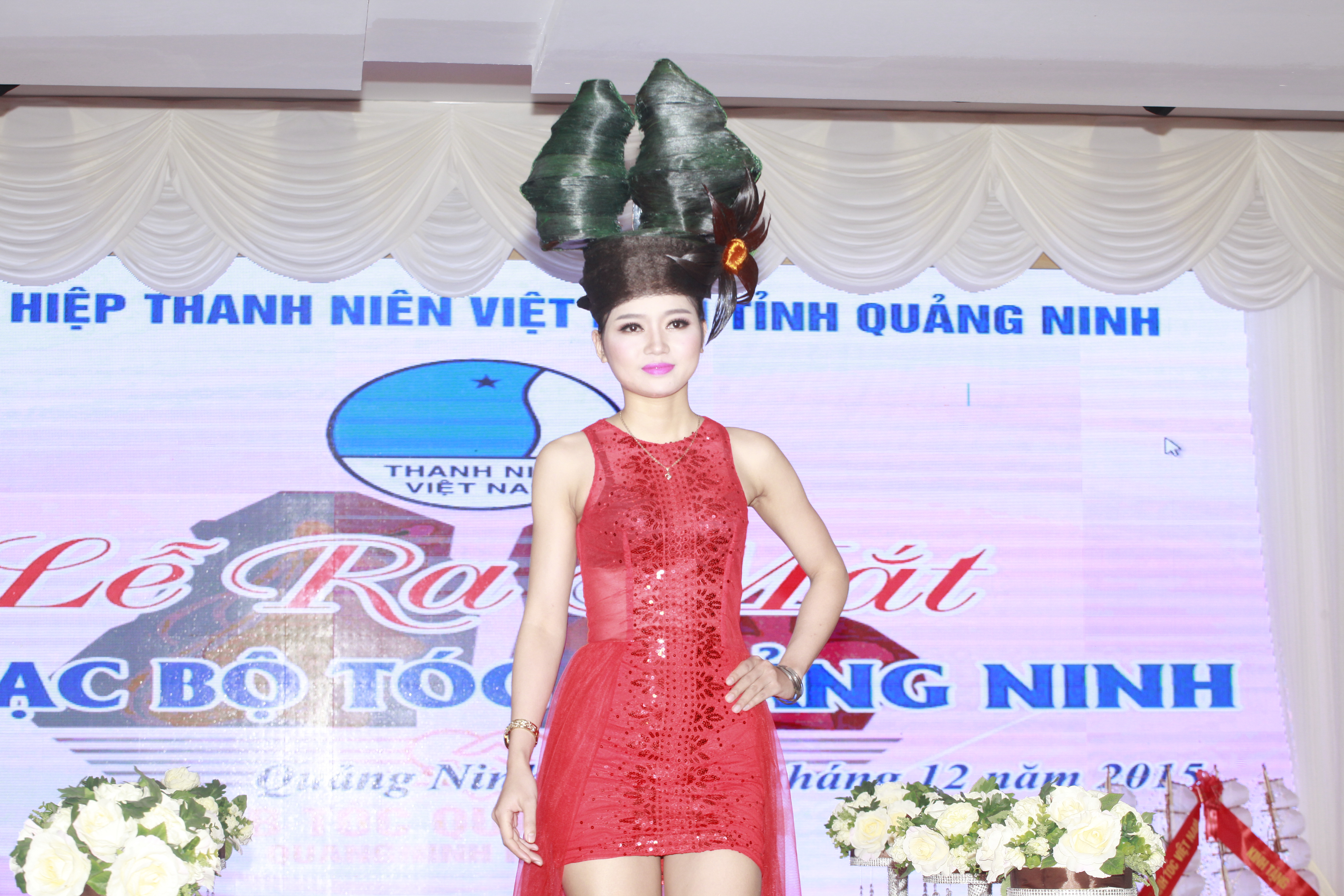 Bộ sưu tập Huyền thoại Biển do c&aacute;c NTM CLB T&oacute;c Quảng Ninh thể hiện