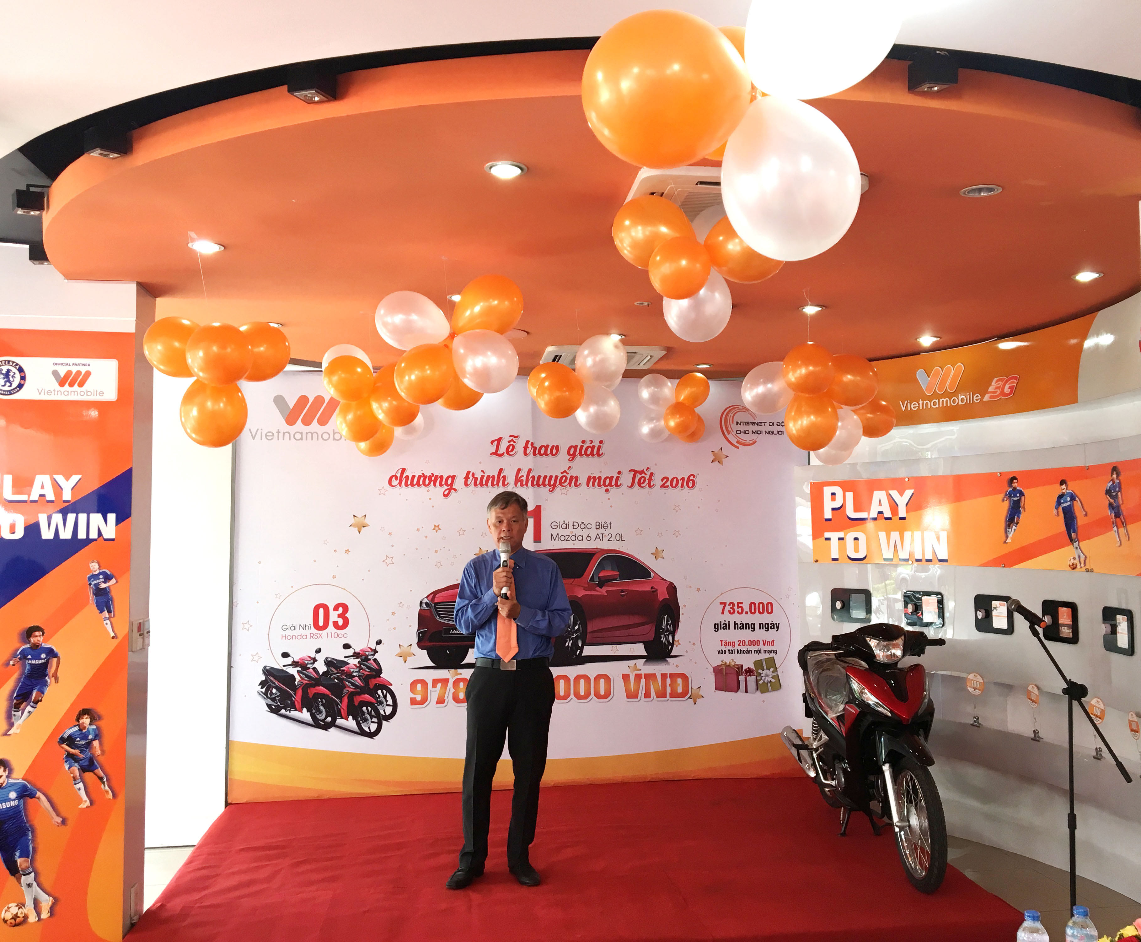 hinh 3Ong Nguyen Anh Dung - Giam đoc Trung Tam 3  Vietnamobile phat bieu