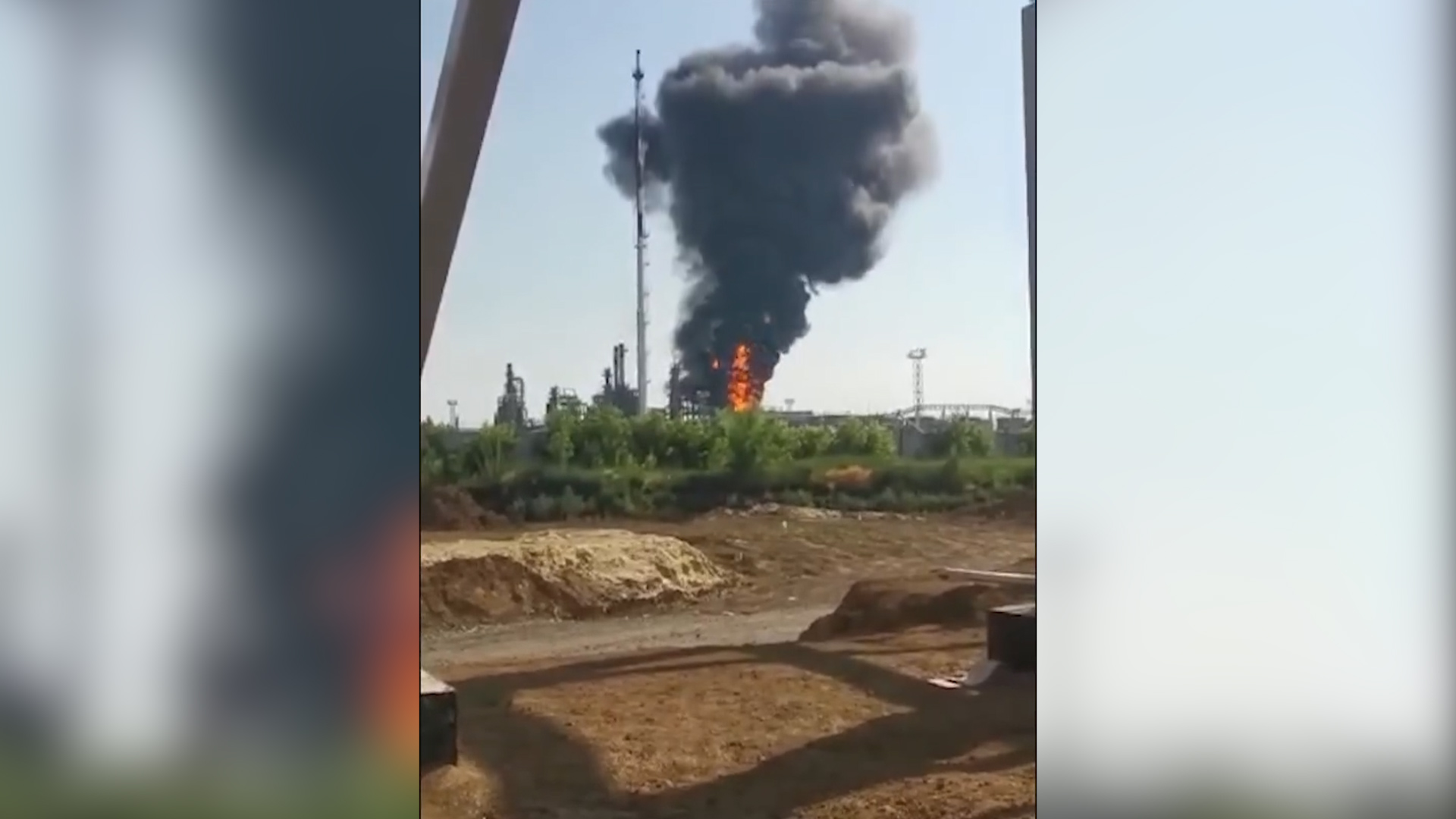 Cháy nhà máy lọc dầu Nga, nghi do UAV tập kích