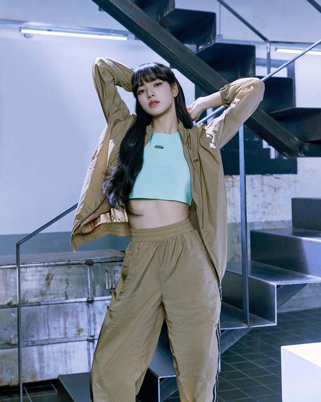 Lisa BlackPink là thành viên nổi bật của nhóm nhạc K-Pop đình đám BlackPink. Hình ảnh của cô luôn thu hút được sự chú ý của fan hâm mộ. Xem hình ảnh mới nhất về Lisa để cảm nhận vẻ đẹp và cá tính đặc trưng của cô nàng nhé!