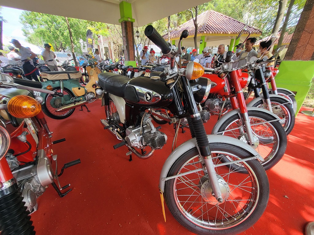 Hơn 1.500 Xe Honda 67 'Huyền Thoại' Tụ Họp Tại Bình Dương