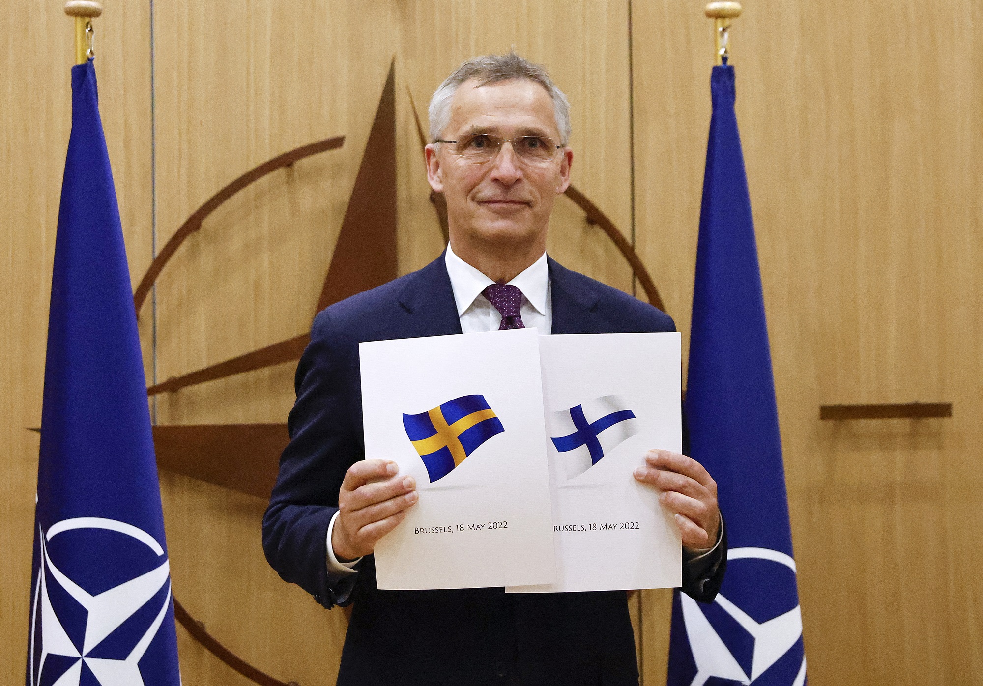 Thụy Điển - một quốc gia yên bình và thịnh vượng - đã gia nhập NATO vào năm 2024, mở rộng quyền lợi bảo vệ quốc phòng và đóng góp vào sự ổn định khu vực. Điều này cho thấy sự quan tâm và tiếp tục phát triển về mặt an ninh tại Thụy Điển. Hãy xem hình ảnh liên quan để hiểu thêm về tầm quan trọng của việc này.