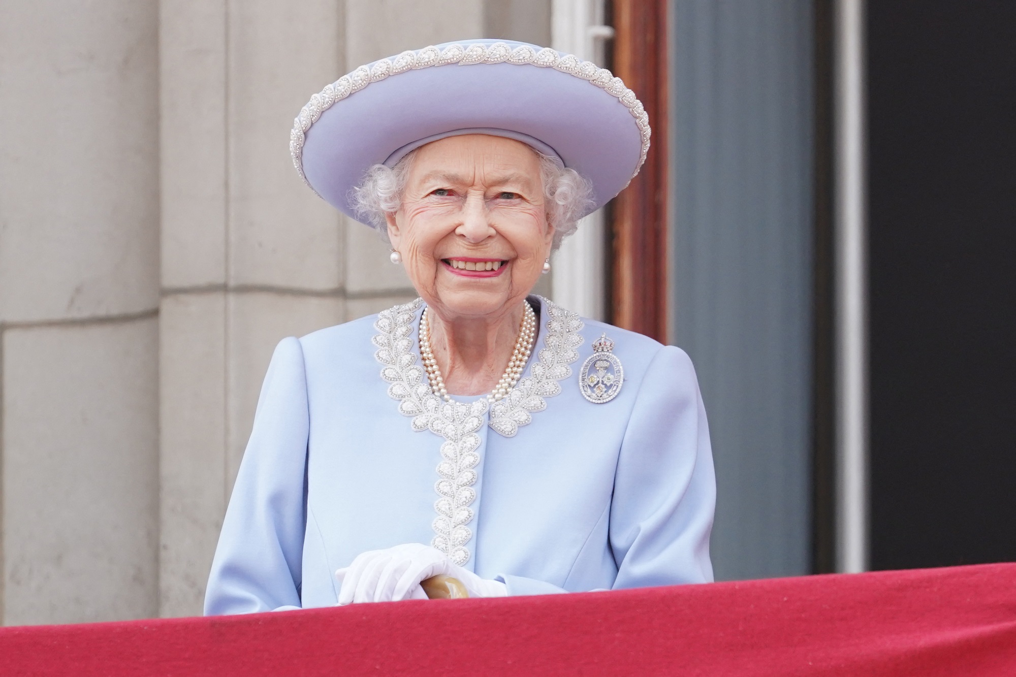 Nữ Hoàng Anh Elizabeth Ii Được Miễn Trừ Trong 160 Luật