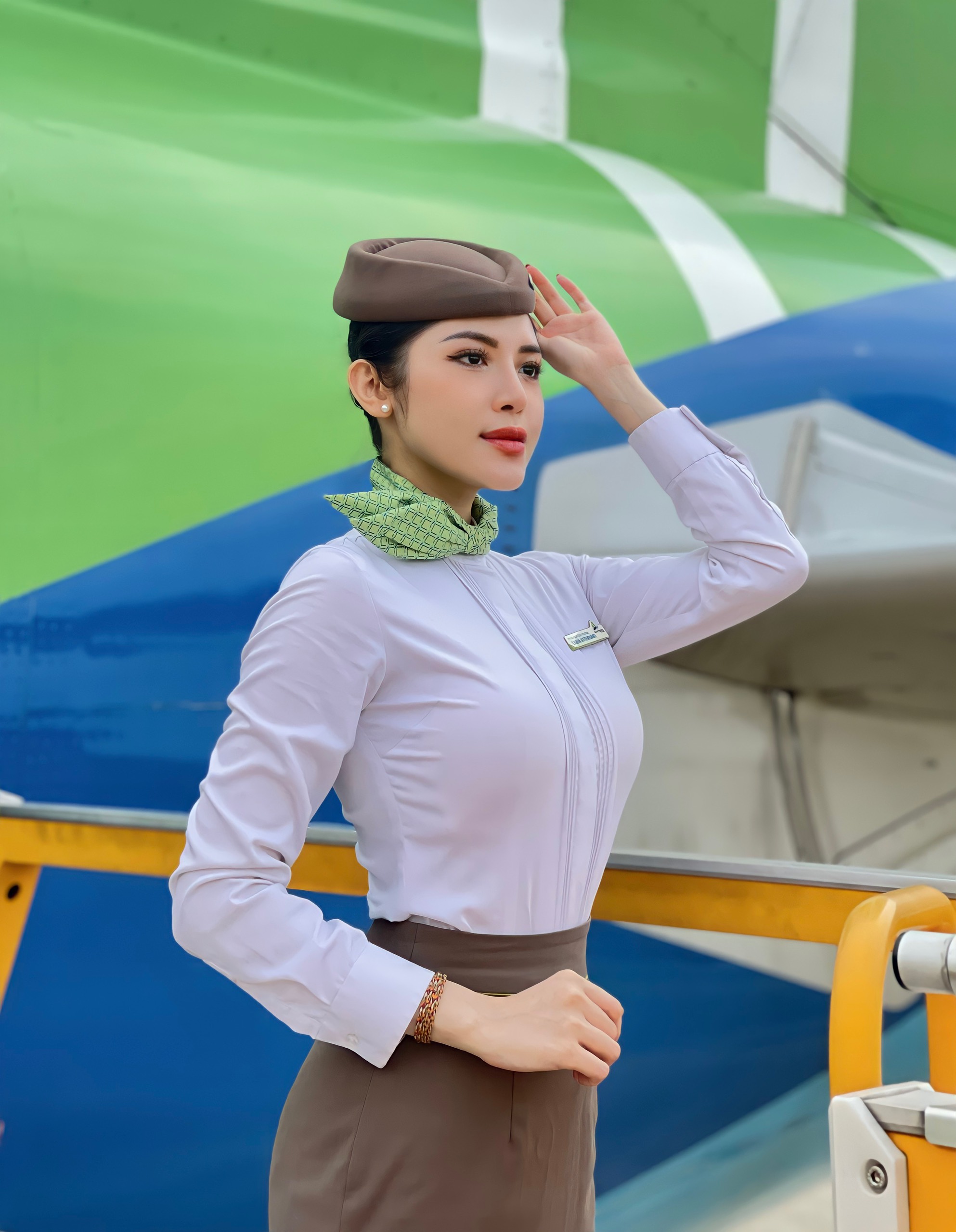Nữ tiếp viên hàng không vạn người mê là ai?