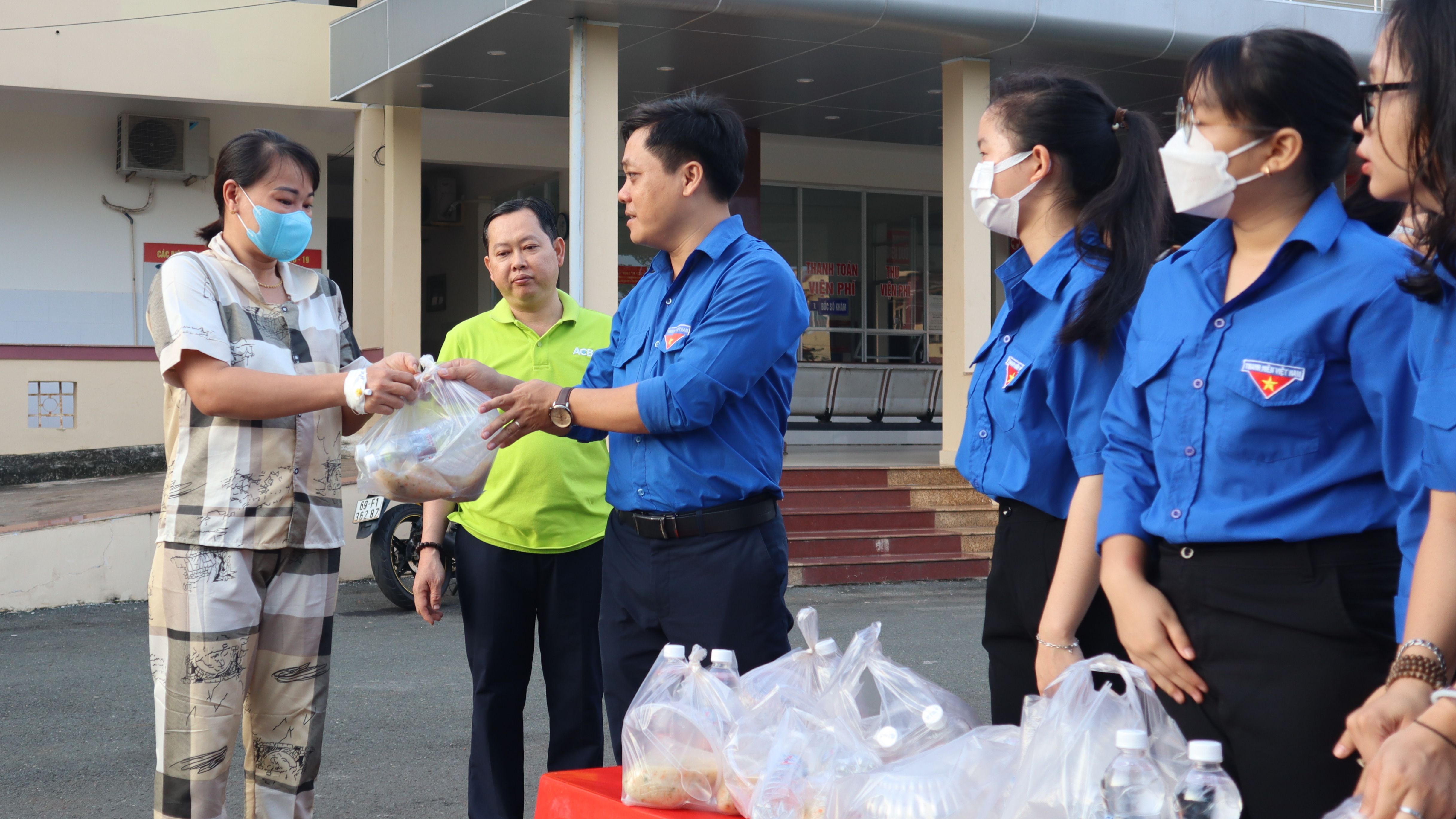 Người truyền lửa tình nguyện cho học sinh