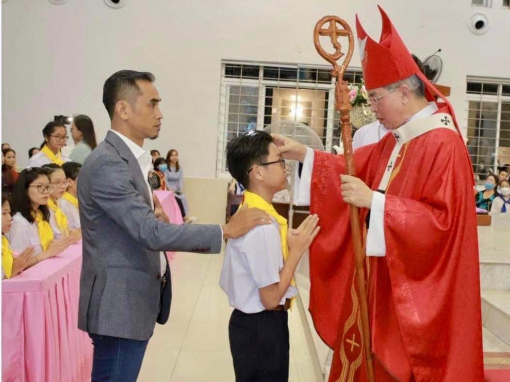 Ban Bí tích Thêm sức là gì? Ai được ban Bí tích này trong đạo Công giáo?