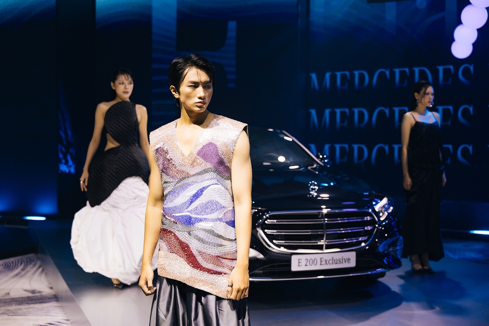 To&agrave;n cảnh sự kiện ra mắt v&agrave; triển l&atilde;m Mercedes-Benz E-Class thế hệ mới tại Việt Nam - Ảnh 11.