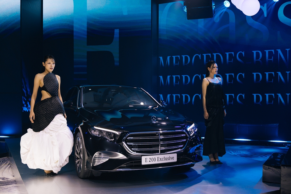 To&agrave;n cảnh sự kiện ra mắt v&agrave; triển l&atilde;m Mercedes-Benz E-Class thế hệ mới tại Việt Nam - Ảnh 10.