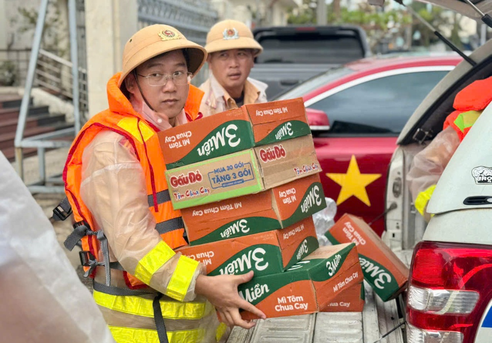 Toàn cảnh lũ lụt miền Trung và nỗ lực gượng dậy sau đại hồng thủy - Ảnh 19. Toàn cảnh lũ lụt miền Trung và nỗ lực gượng dậy sau đại hồng thủy - Ảnh 19.