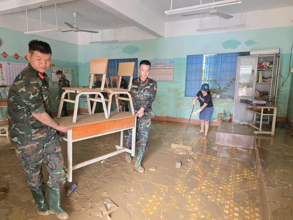 Toàn cảnh lũ lụt miền Trung và nỗ lực gượng dậy sau đại hồng thủy - Ảnh 23. Toàn cảnh lũ lụt miền Trung và nỗ lực gượng dậy sau đại hồng thủy - Ảnh 23.