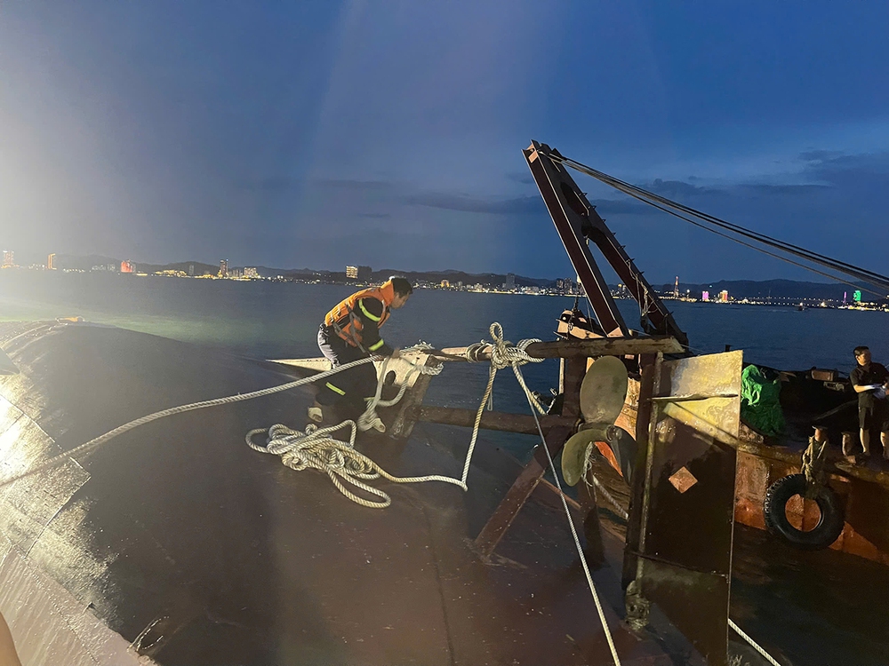 Toàn cảnh vụ lật tàu vịnh Xanh 58 trên vịnh Hạ Long: Thảm kịch không thể quên - Ảnh 19. Toàn cảnh vụ lật tàu vịnh Xanh 58 trên vịnh Hạ Long: Thảm kịch không thể quên - Ảnh 19.