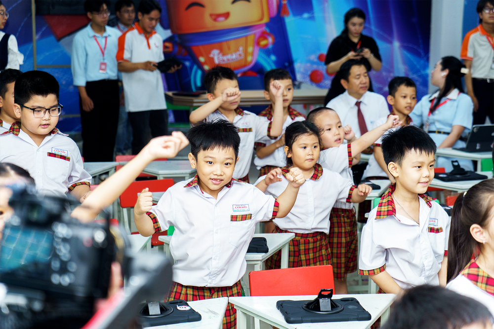 Từ công nghệ đến AI iSMART Education biến lớp học thành trải nghiệm học tiếng Anh mới mẻ - Ảnh 6. Từ công nghệ đến AI iSMART Education biến lớp học thành trải nghiệm học tiếng Anh mới mẻ - Ảnh 6.