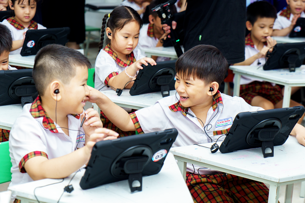 Từ công nghệ đến AI iSMART Education biến lớp học thành trải nghiệm học tiếng Anh mới mẻ - Ảnh 8. Từ công nghệ đến AI iSMART Education biến lớp học thành trải nghiệm học tiếng Anh mới mẻ - Ảnh 8.