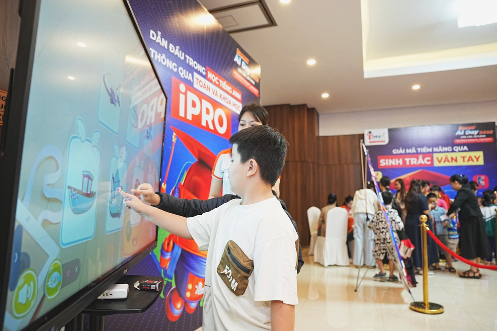 Từ công nghệ đến AI iSMART Education biến lớp học thành trải nghiệm học tiếng Anh mới mẻ - Ảnh 19. Từ công nghệ đến AI iSMART Education biến lớp học thành trải nghiệm học tiếng Anh mới mẻ - Ảnh 19.