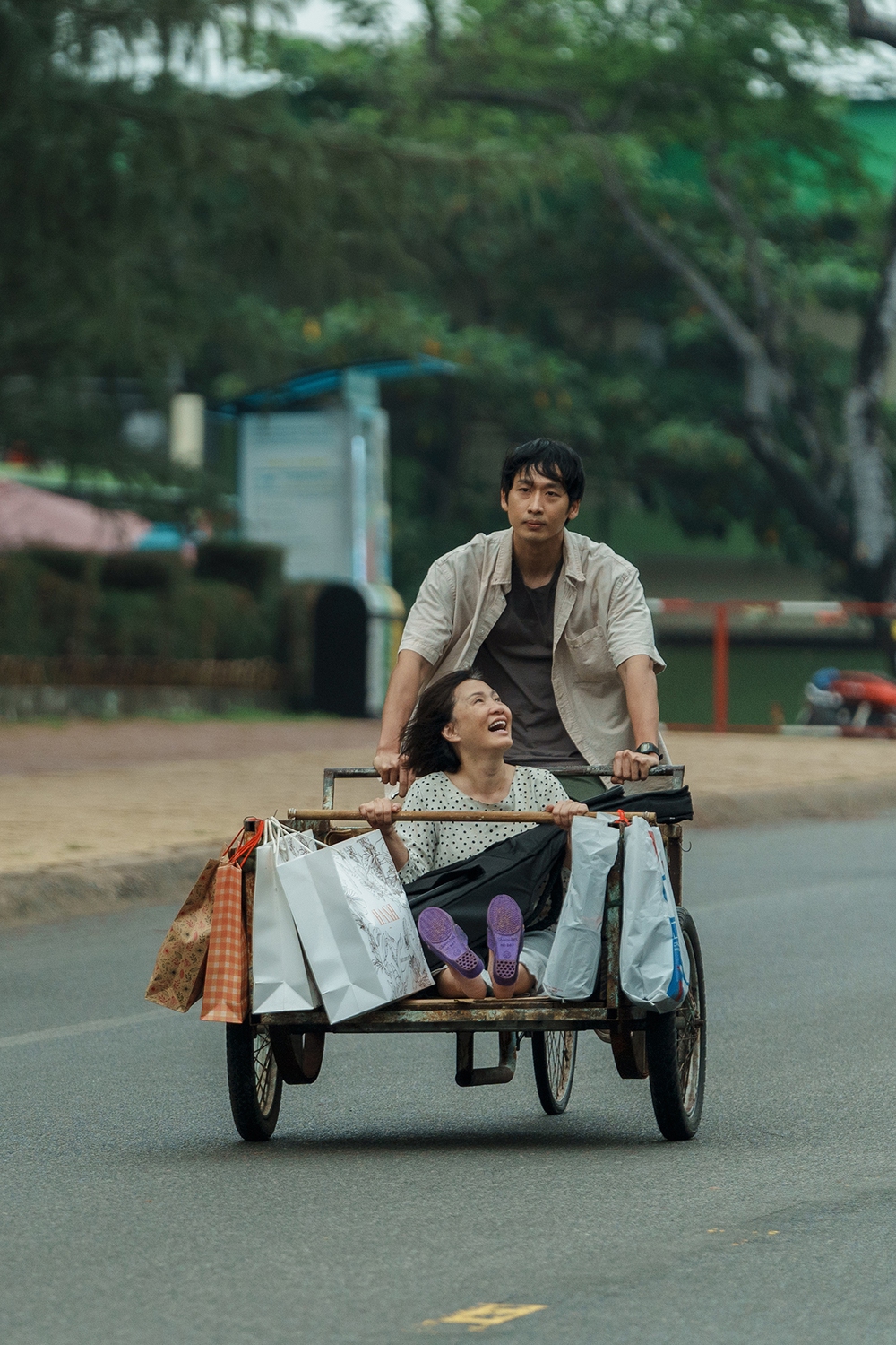 Hồng Đào và Tuấn Trần trong phim hợp tác Việt - Hàn "Mang mẹ đi bỏ" Hồng Đào và Tuấn Trần trong phim hợp tác Việt - Hàn "Mang mẹ đi bỏ"