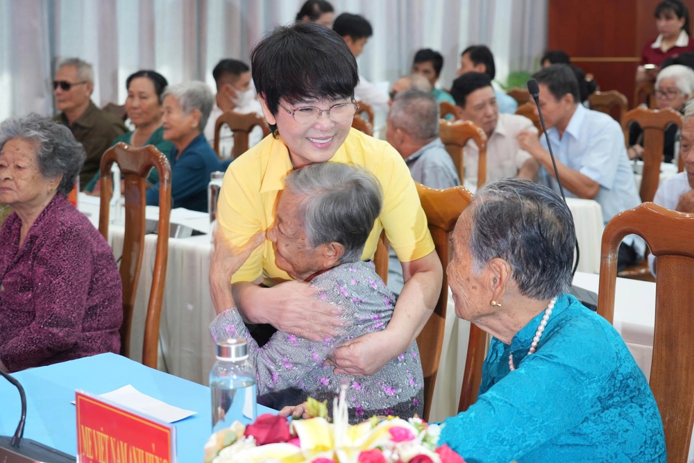 Doanh nhân Phạm Nhật Vượng: Liên tục mở rộng vòng tròn phụng sự - Ảnh 24.