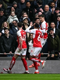 Gay cấn đua vô địch Ngoại hạng Anh: Arsenal vượt ải Tottenham, gây áp lực cho Man City 