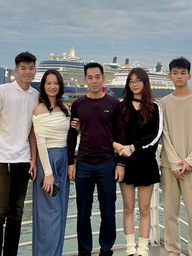 'Bờ vai' vững chãi của sao U.23 Việt Nam Nguyễn Hiểu Minh: Con đi đâu, bố mẹ theo đấy!