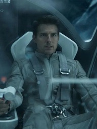 Tom Cruise từ chối nhận giúp đỡ từ Donald Trump để quay phim ngoài không gian